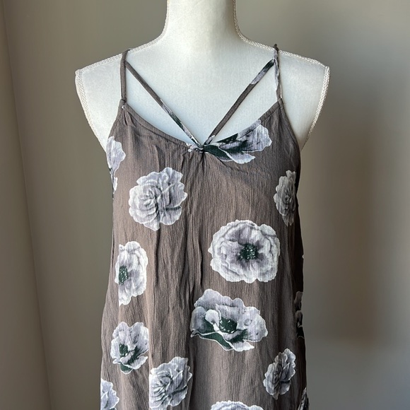 Devoted Luxury Apparel Floral Dress - Picture 4 of 10